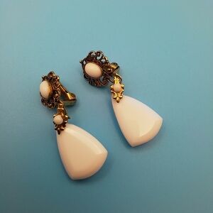 Vintage PAT PENDING Clip On Drop Earrings